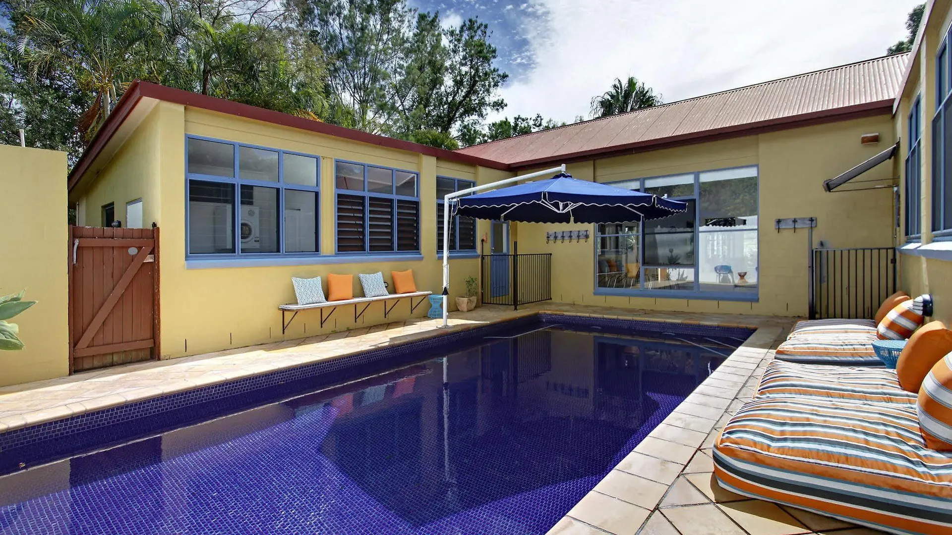 Aurora Hotel Byron Bay 0*,